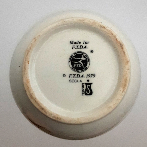 Vintage 1979 FTDA Blue Cornflower Vase - Picture 6 of 6